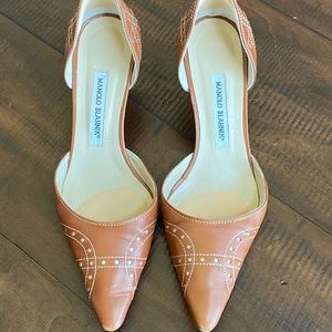 Manolo Blahnik Nude Pump